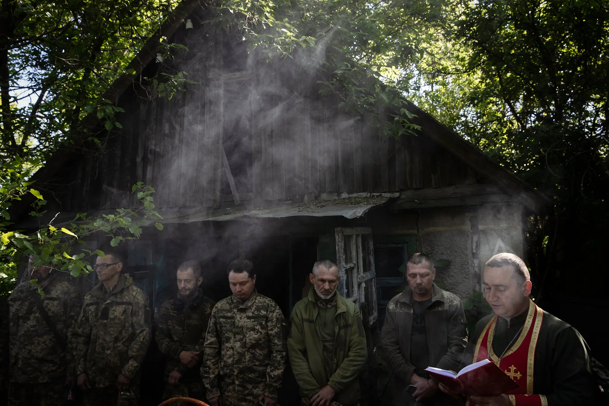 5 травня під Вугледарем отець Іван разом із Православною Церквою України благословив бійців 72-ї механізованої бригади.